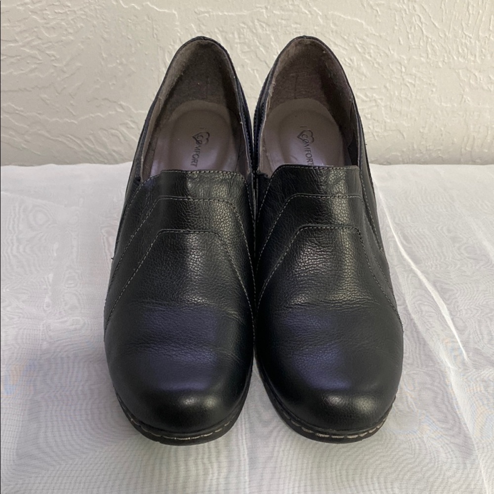 Classic Black Leather Flats Timeless Slip-On Design - Picture 2 of 11